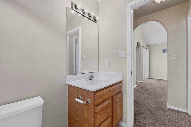 631 Vista Luna Lane SW, Albuquerque, NM 87121