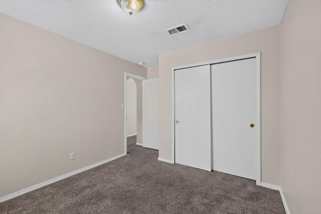631 Vista Luna Lane SW, Albuquerque, NM 87121