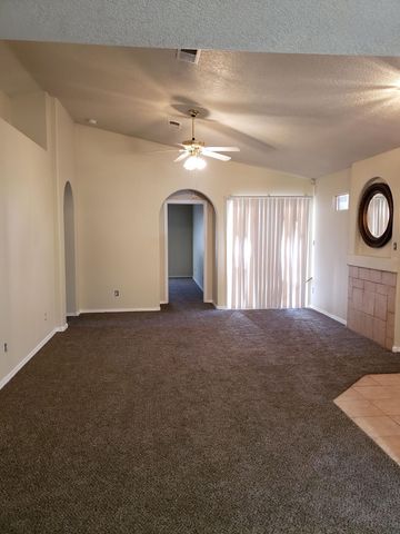 631 Vista Luna Lane SW, Albuquerque, NM 87121