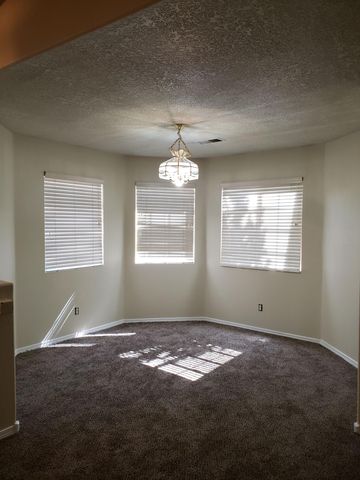 631 Vista Luna Lane SW, Albuquerque, NM 87121