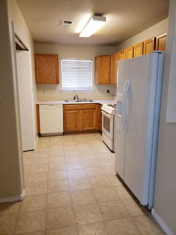 631 Vista Luna Lane SW, Albuquerque, NM 87121