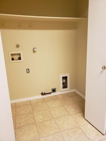 631 Vista Luna Lane SW, Albuquerque, NM 87121
