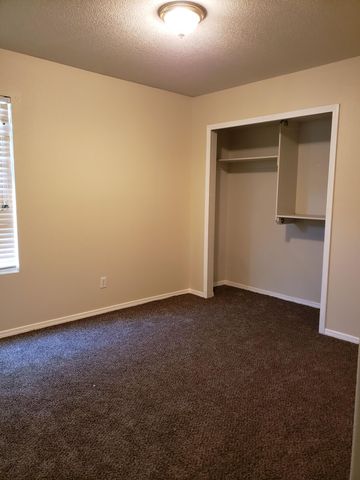 631 Vista Luna Lane SW, Albuquerque, NM 87121