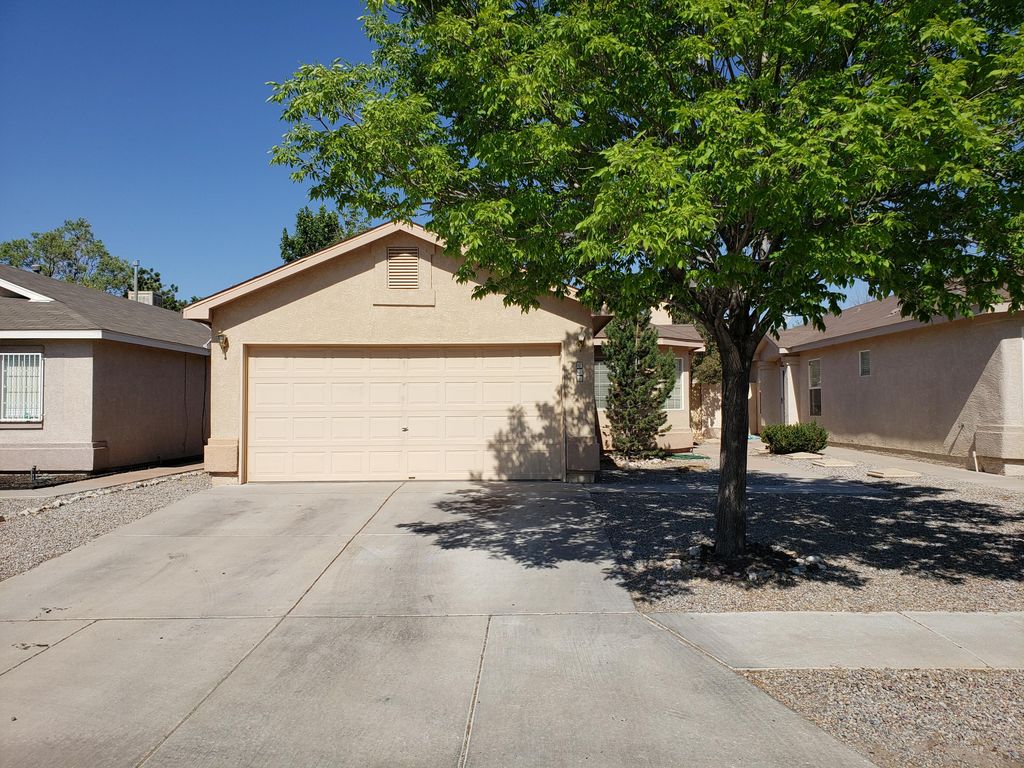 631 Vista Luna Lane SW, Albuquerque, NM 87121