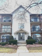 9420 S 77th Court 2E, Hickory Hills, IL 60457