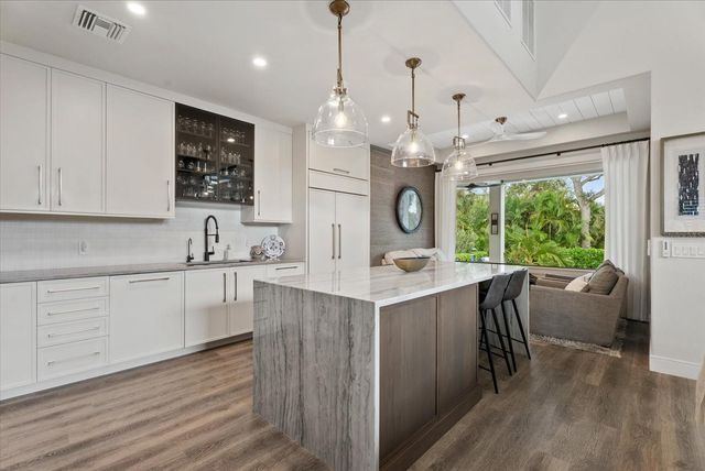 5307 AVENIDA DEL MARE, Sarasota, FL 34242