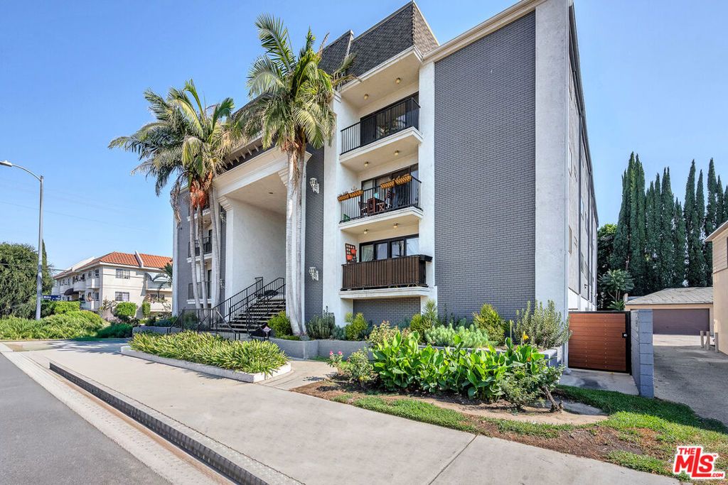 14804 Magnolia Boulevard 12, Sherman Oaks, CA 91403