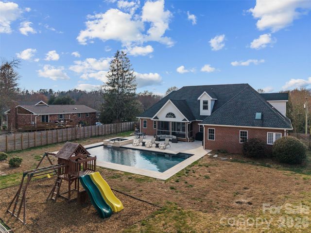 719 Neely Road, Brevard, NC 28712