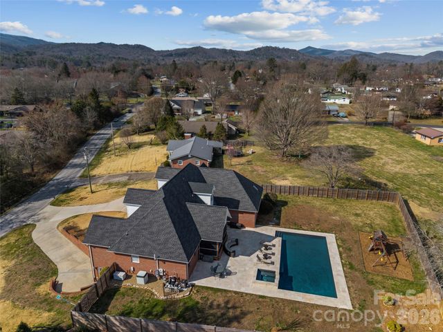 719 Neely Road, Brevard, NC 28712