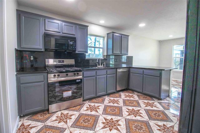 10819 Belle Haven Drive, Houston, TX 77065