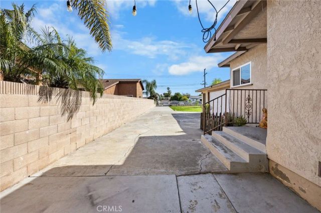 435 E Adams, Santa Ana, CA 92707