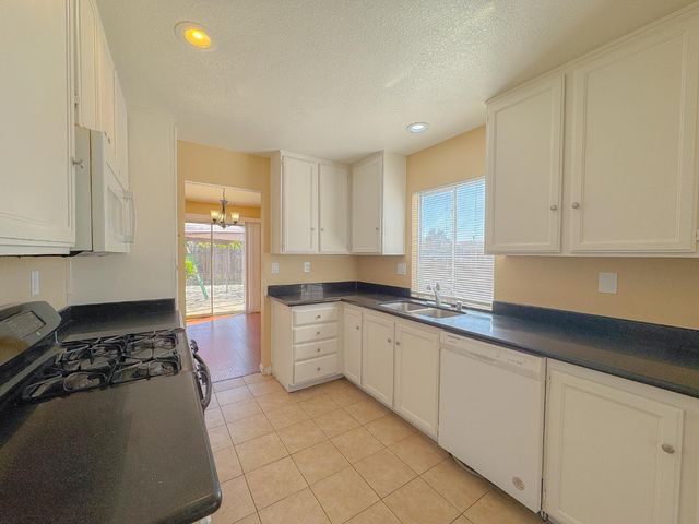 8455 Auberry Dr, Sacramento, CA 95828