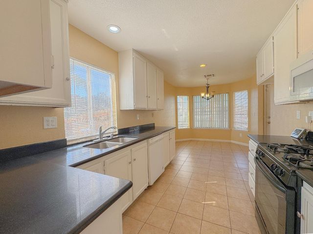 8455 Auberry Dr, Sacramento, CA 95828