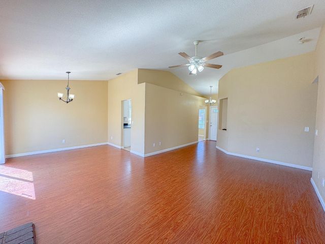 8455 Auberry Dr, Sacramento, CA 95828