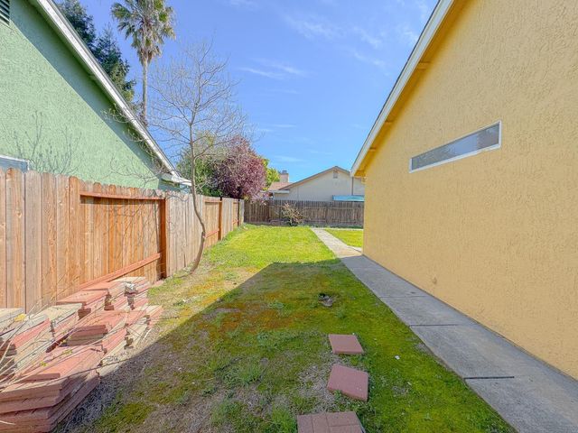 8455 Auberry Dr, Sacramento, CA 95828