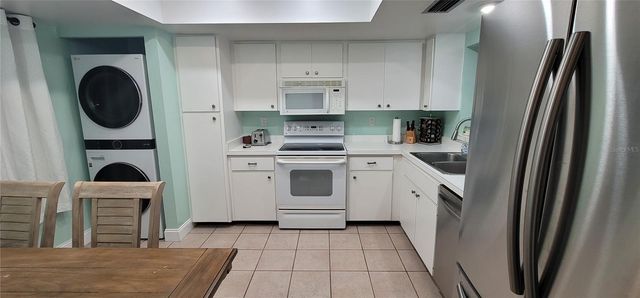 320 BARCELONA DRIVE 320, Bradenton, FL 34210