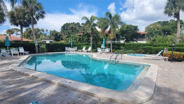 320 BARCELONA DRIVE 320, Bradenton, FL 34210