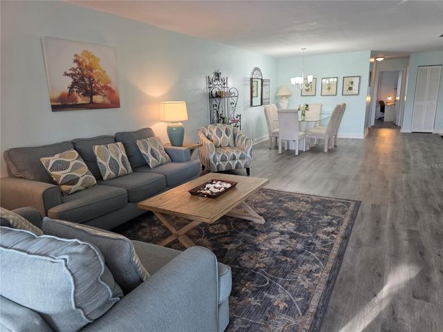 320 BARCELONA DRIVE 320, Bradenton, FL 34210