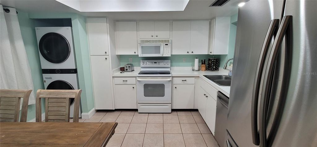 Image 2 of property listing at 320 BARCELONA DRIVE 320, Bradenton, FL 34210