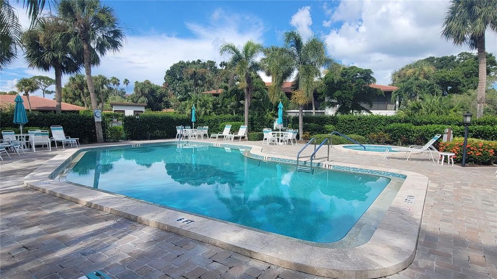 Image 16 of property listing at 320 BARCELONA DRIVE 320, Bradenton, FL 34210
