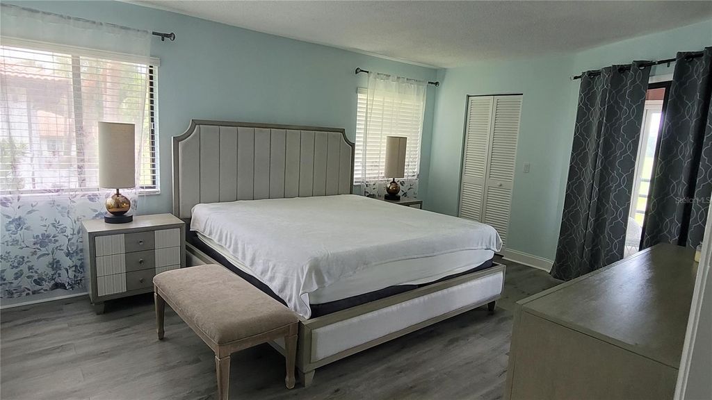 Image 7 of property listing at 320 BARCELONA DRIVE 320, Bradenton, FL 34210