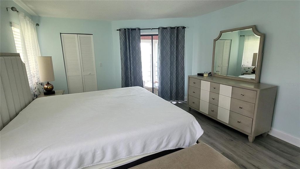 Image 8 of property listing at 320 BARCELONA DRIVE 320, Bradenton, FL 34210