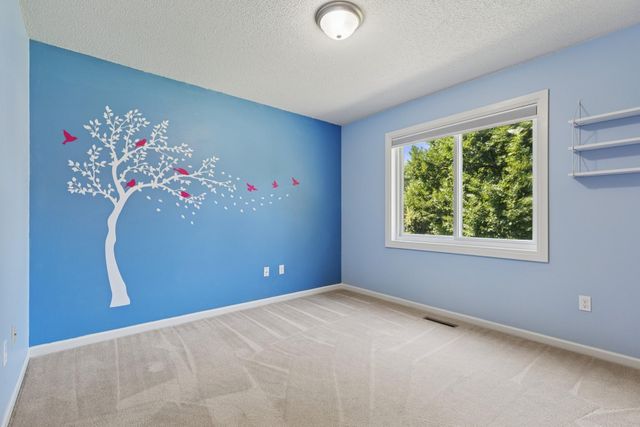 2850 Mckinley Drive, Woodbury, MN 55125