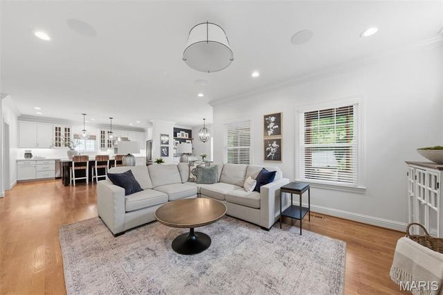 11908 Manhattan Avenue, St Louis, MO 63131