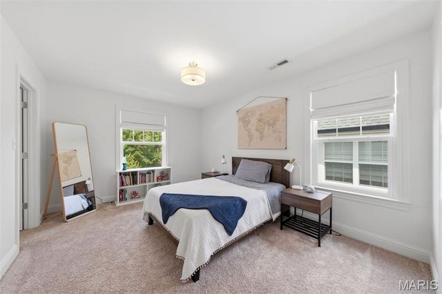 11908 Manhattan Avenue, St Louis, MO 63131
