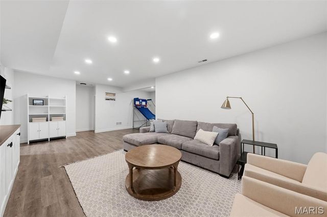 11908 Manhattan Avenue, St Louis, MO 63131