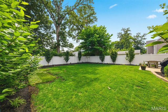 11908 Manhattan Avenue, St Louis, MO 63131