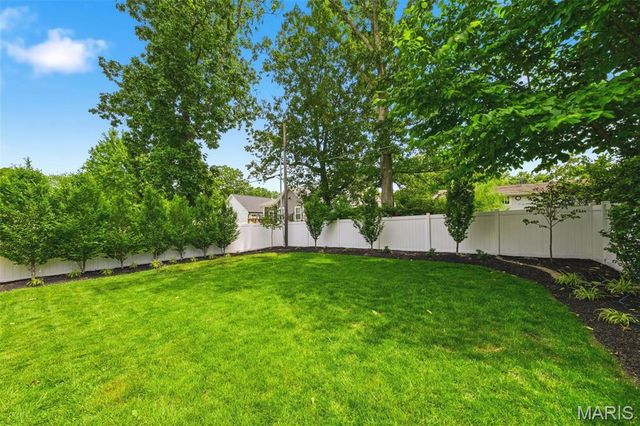 11908 Manhattan Avenue, St Louis, MO 63131