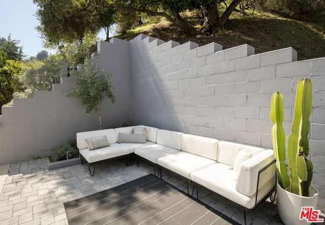 1125 N Beverly Glen Boulevard, Los Angeles, CA 90077