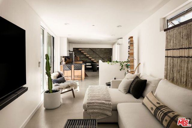 1125 N Beverly Glen Boulevard, Los Angeles, CA 90077