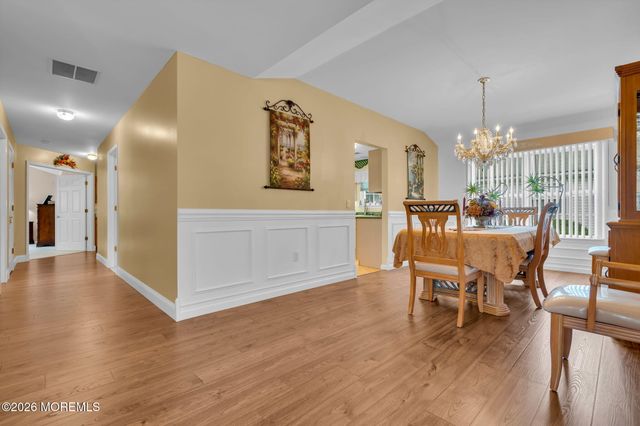 6 Pine Valley Road, Lakewood, NJ 08701