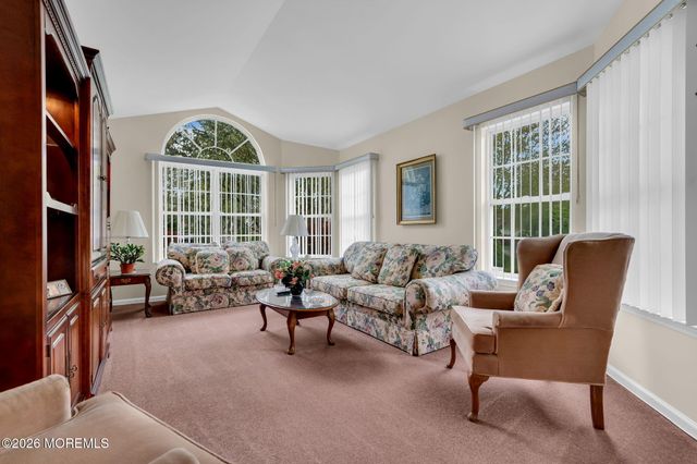 6 Pine Valley Road, Lakewood, NJ 08701