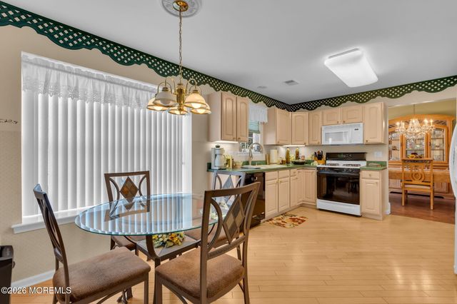 6 Pine Valley Road, Lakewood, NJ 08701