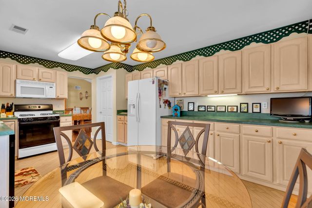 6 Pine Valley Road, Lakewood, NJ 08701