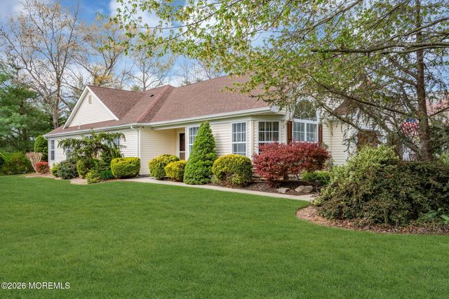 6 Pine Valley Road, Lakewood, NJ 08701