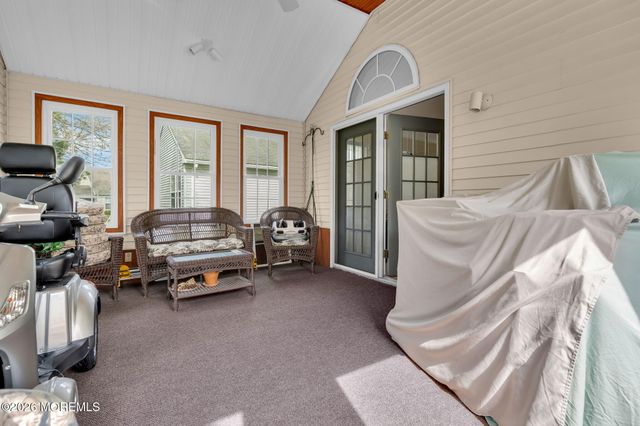 6 Pine Valley Road, Lakewood, NJ 08701