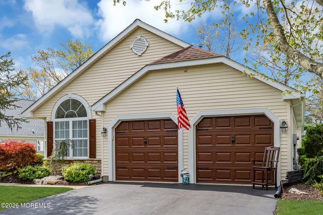 6 Pine Valley Road, Lakewood, NJ 08701