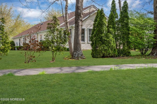 6 Pine Valley Road, Lakewood, NJ 08701