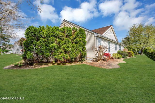 6 Pine Valley Road, Lakewood, NJ 08701