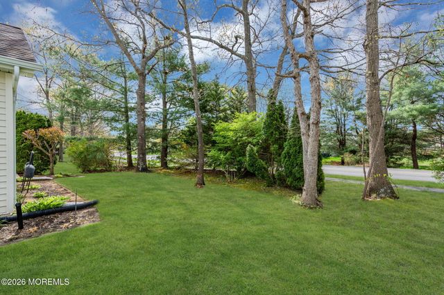 6 Pine Valley Road, Lakewood, NJ 08701