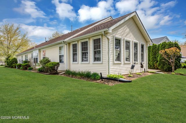 6 Pine Valley Road, Lakewood, NJ 08701