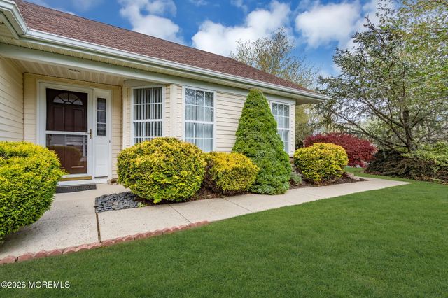 6 Pine Valley Road, Lakewood, NJ 08701