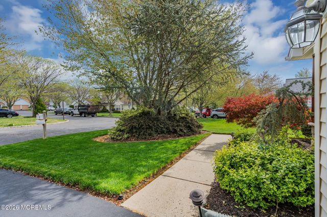 6 Pine Valley Road, Lakewood, NJ 08701