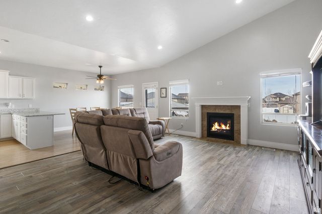 8949 S SOLIAI CIR, West Jordan, UT 84081