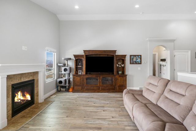 8949 S SOLIAI CIR, West Jordan, UT 84081