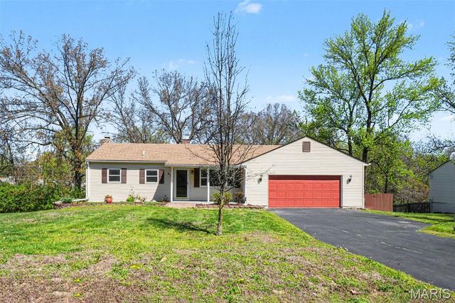 915 Coronet Drive, Ballwin, MO 63011